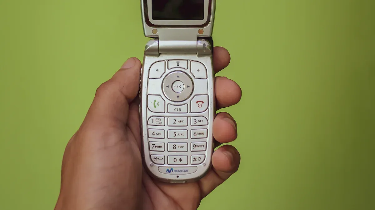 How to Use an Old Cell Phone for Free Internet Access